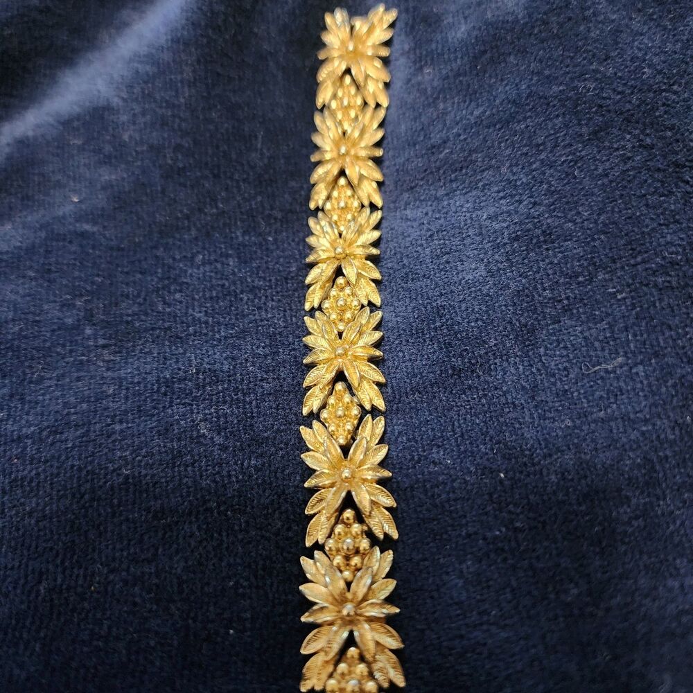 Sarah Coventry Vintage Bracelet Gold Tone Floral Leaves Textured Links